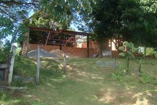 Constru&ccedil;&atilde;o ilegal de rancho de pesca &eacute; interditada e gera multa de R$ 45 mil 
