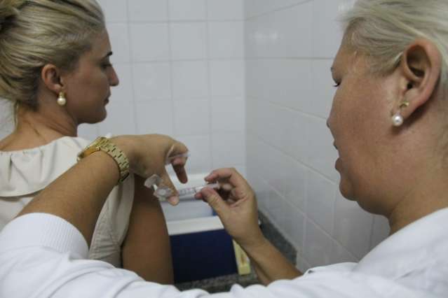Equipes percorrem munic&iacute;pio para garantir meta de vacina&ccedil;&atilde;o da gripe