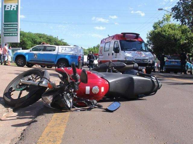Motorista de &ocirc;nibus freia, passageiro idoso cai, bate a cabe&ccedil;a e morre 