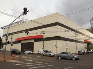 Prédio onde funcionava shopping popular será sede do Centro Integrado de Justiça (Foto: Marcos Ermínio)