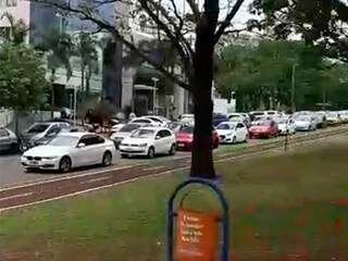 Congestionamento se forma na Avenida Afonso Pena, sentido bairro-Centro. (Foto: Reprodução/vídeo)