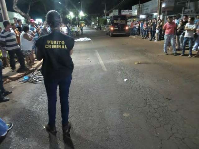 Ciclista de 62 anos morre ao ser atingido por carro em cruzamento 