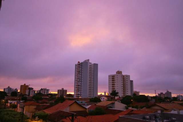 Chuva de 31,6 mm causa alagamentos e previs&atilde;o &eacute; de que continue hoje