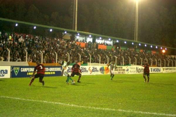 C&acirc;mara aprova projeto de lei e cerveja poder&aacute; ser vendida em pra&ccedil;as esportivas