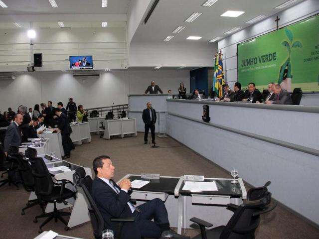 Vereadores avaliam projeto de instala&ccedil;&atilde;o de banheiros em pontos de t&aacute;xi