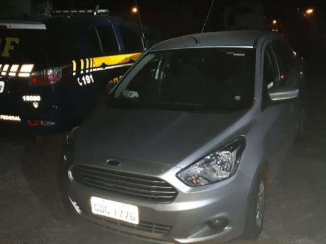 Ap&oacute;s persegui&ccedil;&atilde;o, pol&iacute;cia prende dois e resgata casal mantido em cativeiro 