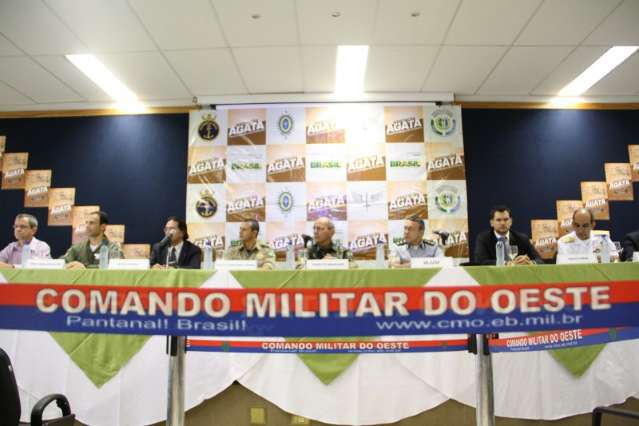 For&ccedil;as Armadas fecham fronteira para o tr&aacute;fico de armas e drogas
