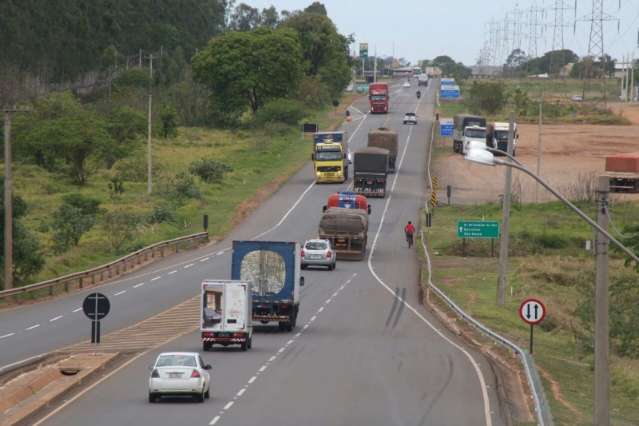 Feriad&atilde;o aumenta fluxo em rodovias e PRF refor&ccedil;a fiscaliza&ccedil;&atilde;o at&eacute; quarta