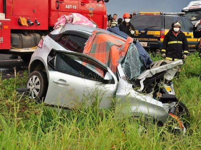 Tem alta mulher que sobreviveu a acidente com duas mortes na 163