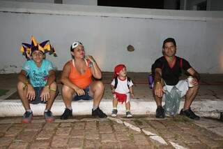 Silvana Souza e o esposo, Rubens Gomes, foram se divertir com os filhos, Heitor e Yuri. (Foto: Cleber Gellio)
