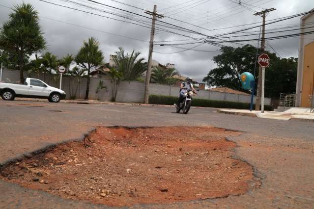 Prefeito faz romaria em busca de R$ 30 milh&otilde;es e libera&ccedil;&atilde;o do tapa-buraco