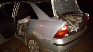 Adolescente transportava a droga no porta-malas e no banco traseiro do carro (Foto: PMR/Divulgação)