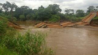 Ponte desmoronou no começo de janeiro e, segundo o governo, foram identificadas falhas de projeto (Foto: Rodrigo Arruda)
