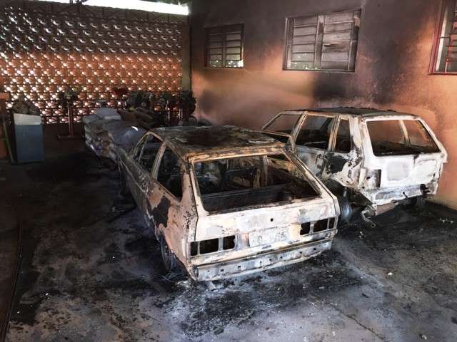 Inc&ecirc;ndio destr&oacute;i carros em garagem de Miss&atilde;o Salesiana  