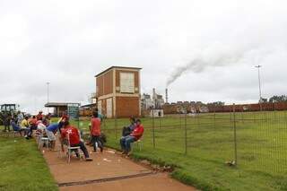 Usina ocupada por sem-terra, em abril deste ano (Foto: Helio de Freitas)