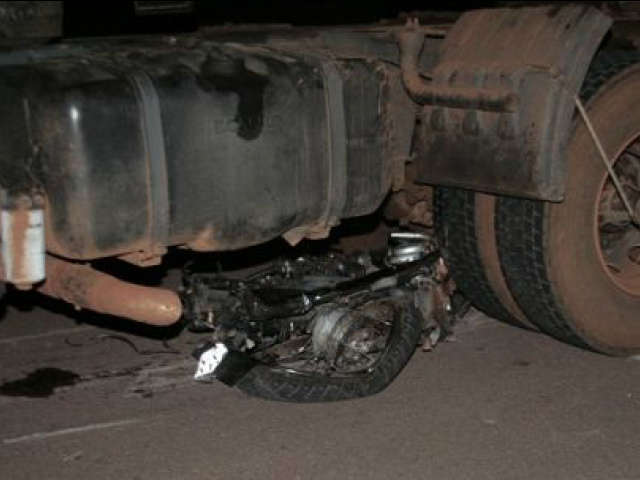  Condutor de Pajero invade pista e morre ap&oacute;s colis&atilde;o com caminh&atilde;o