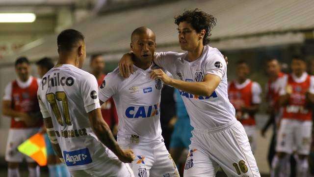 Santos vence o Atl&eacute;tico-MG e garante vaga na Copa Sul-Americana