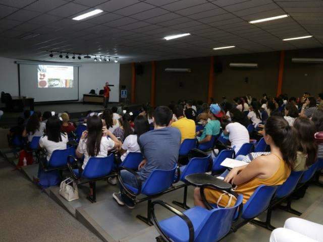 Felicidade n&atilde;o tem receita pronta, mas vira disciplina para ser estudada em sala