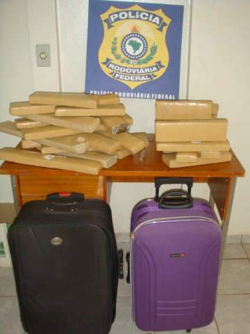  Duas mulheres s&atilde;o presas com 30 kg de maconha em Guia Lopes da Laguna