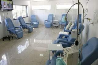 Cadeiras vazias no setor de quimioterapia do Hospital do Câncer de Dourados (Foto: Eliel Oliveira)
