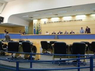 Apenas oito vereadores estavam presentes na sessão no momento da leitura da ordem do dia. (Foto: Mariana Lopes)