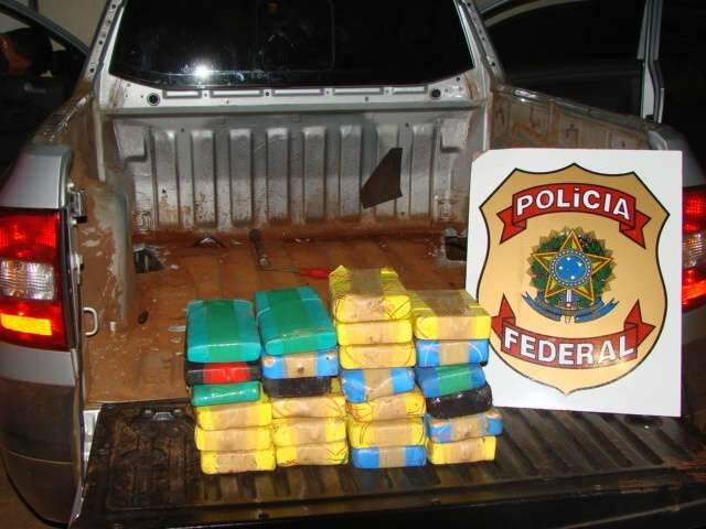  Pol&iacute;cia Federal prende dupla com 25 quilos de coca&iacute;na em Navira&iacute;