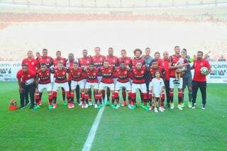 Jogadores do Flamengo perfilados antes da partida em que se consagrou campeão. (Foto: Isabela Abirached/Flamengo)
