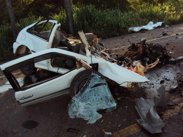  Acidente entre &ocirc;nibus e carro deixa uma pessoa morta e cinco feridos na BR-163