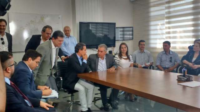 Presidente da C&acirc;mara e secret&aacute;rios participam de reuni&atilde;o que define parceria