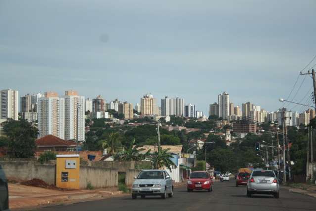 C&eacute;u amanhece com nuvens e chuva continua nesta quinta-feira