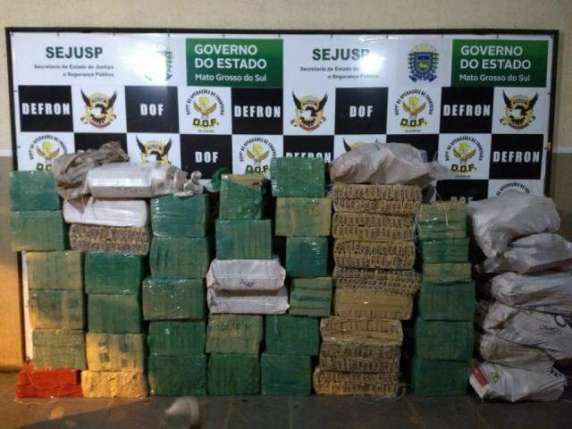 Duster roubado &eacute; recuperado com mais de 1 tonelada de maconha e skunk