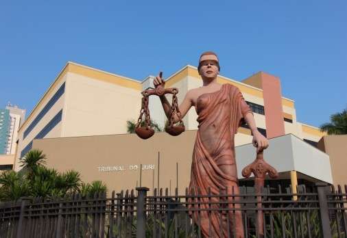 Jovem &eacute; condenado a 16 anos de pris&atilde;o por matar &lsquo;fofoqueiro&rsquo; a tiros