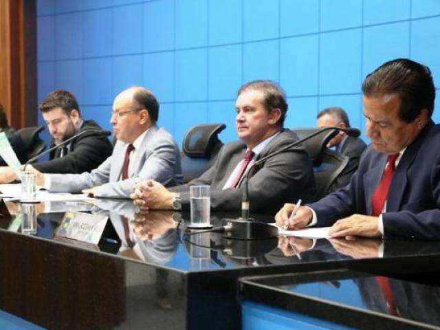 Assembleia derruba 2&ordm; veto de Reinaldo e &ldquo;lixeiras para rem&eacute;dios&rdquo; vai virar lei