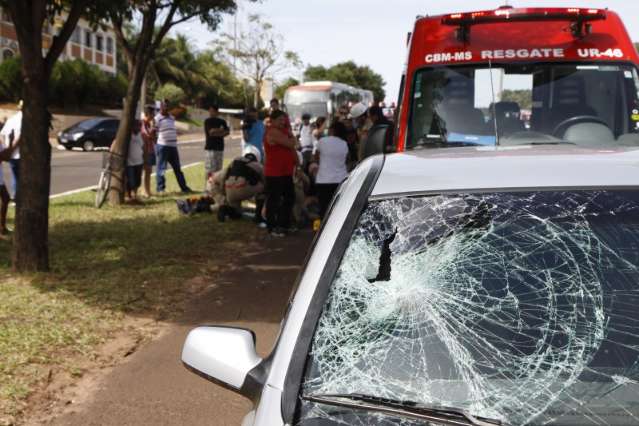 Homem de 84 anos atropelado por Astra em avenida morre no hospital