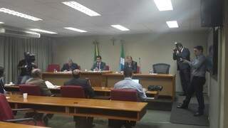 Durante reunião da CPI dos Combustíveis, deputados ouviram representante de distribuidora e presidente de sindicato. (Foto: Renata Volpe Haddad)