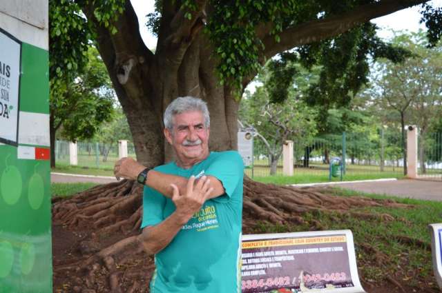 Todo dia na caminhada, eles viram figuras conhecidas no vai e vem da Afonso Pena