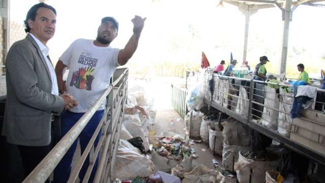Coleta seletiva e educa&ccedil;&atilde;o ambiental para melhorar vida de catadores