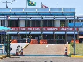 Fachada do Colégio Militar. (Foto: Alcides Neto) 