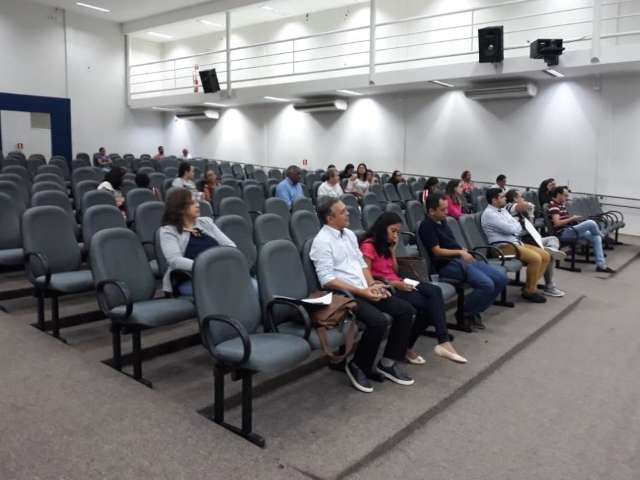 Apesar de reclama&ccedil;&otilde;es, poucos profissionais v&atilde;o em reuni&atilde;o sobre enfermagem
