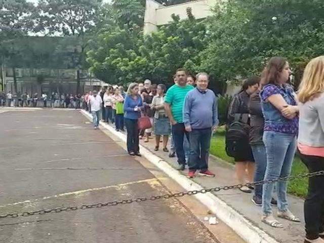 Fila &lsquo;quilom&eacute;trica&rsquo; se forma no &uacute;ltimo dia do Refis com 90% de desconto