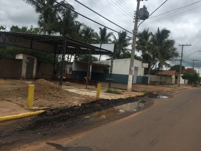 Ap&oacute;s protesto, chuvas impedem recapeamento em ruas destru&iacute;das