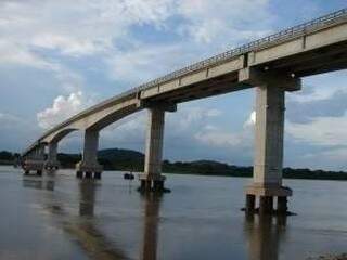 Ponte da BR-262 sobre o Rio Paraguai. (Foto: Arquivo)