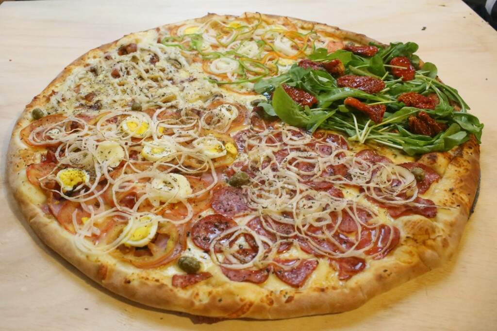 Cobrança da pizza de dois sabores: qual preço cobrar? Entenda a regra