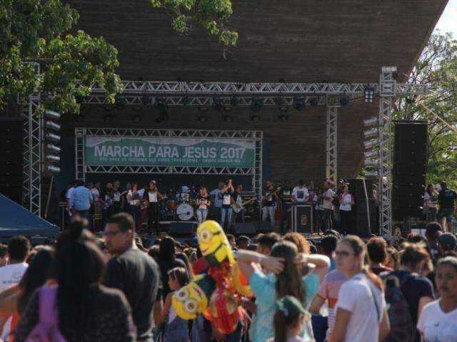 In&iacute;cio da Marcha para Jesus re&uacute;ne 2 mil pessoas e bandas locais s&atilde;o novidade