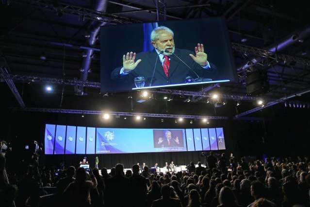 Em nota, instituto condena opera&ccedil;&atilde;o e diz que Lula &eacute; v&iacute;tima de viol&ecirc;ncia