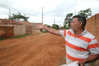Petronilho Oliveira da Silva mora na rua há 34 anos (Foto: Kísie Ainoã)