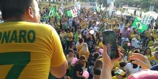 Ato em Campo Grande a favor de Bolsonaro foi na avenida Afonso Pena. (Foto: Ricardo Campos Jr)