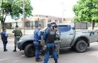 Policiais do Bope foram acionado para detonar o explosivo. (Foto: Tá Na Mídia Naviraí) 