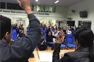 Professores decidiram pela paralisação em assembleia na ACP (Foto: Divulgação)