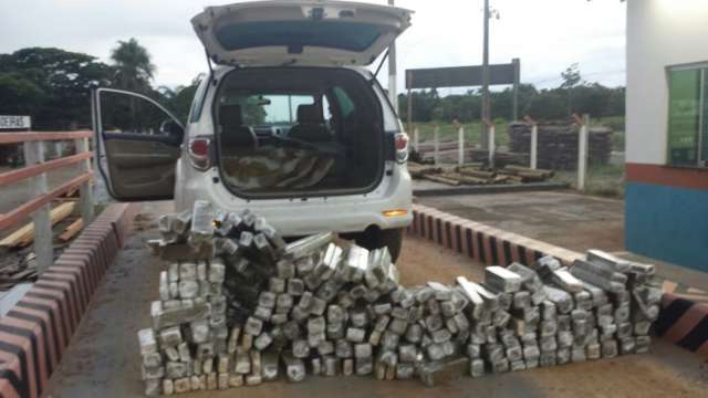 Pol&iacute;cia apreende 440 kg de maconha e condutor que fugiu da fiscaliza&ccedil;&atilde;o